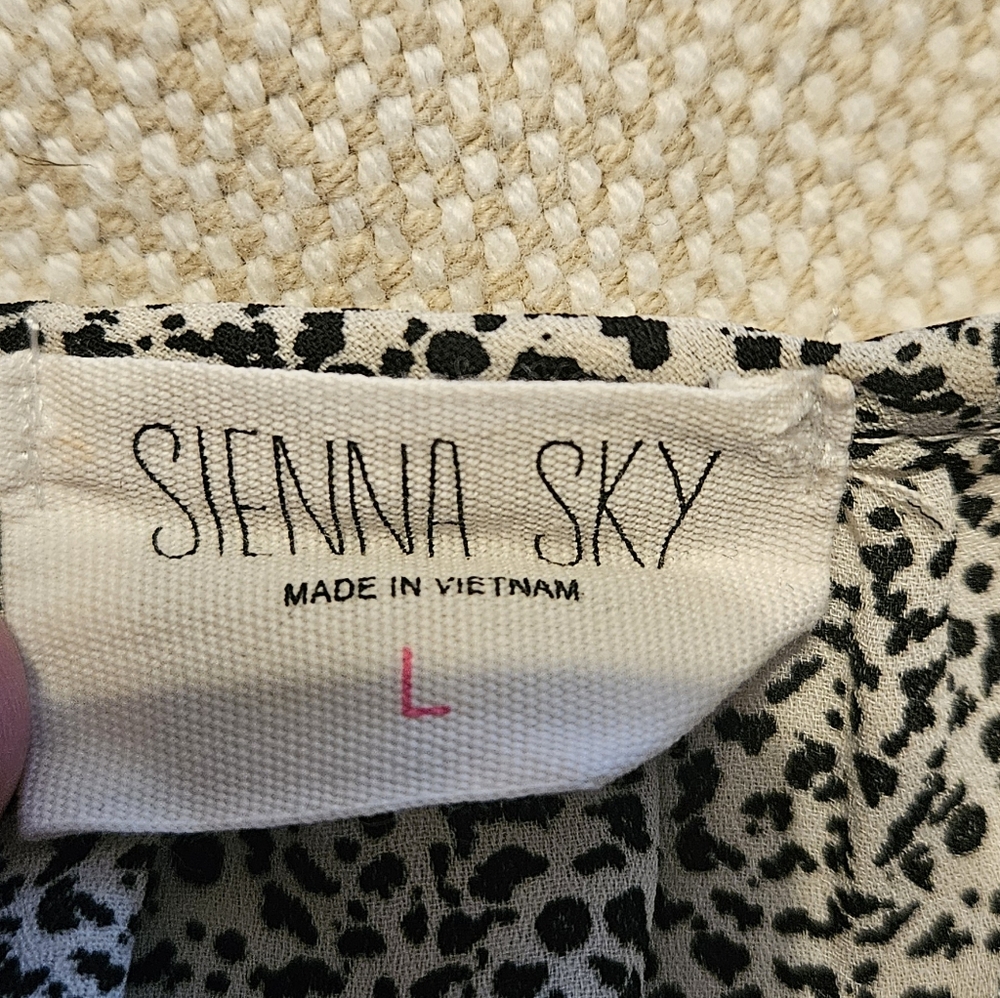 Sienna Sky Women's Large Short Sleeve Blouse - Picture 7 of 7